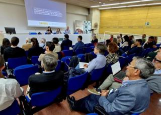 Foto de la sesión informativa sobre ayuda al ganado en la UNED-Cartagena.