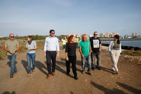 El MITECO comienza los trabajos previos para la retirada de Puerto Mayor y la recuperación ambiental de la Caleta del Estacio (San Javier, Murcia)