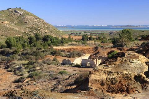mina abandonada en la sierra